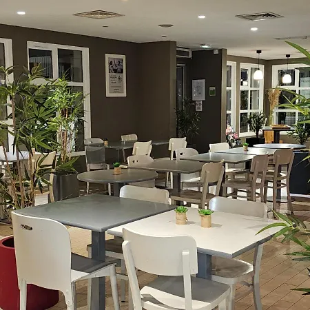 Hotel Campanile Chantilly