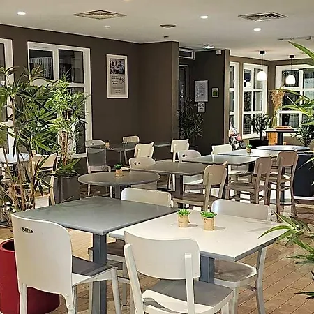 Hotel Campanile Chantilly