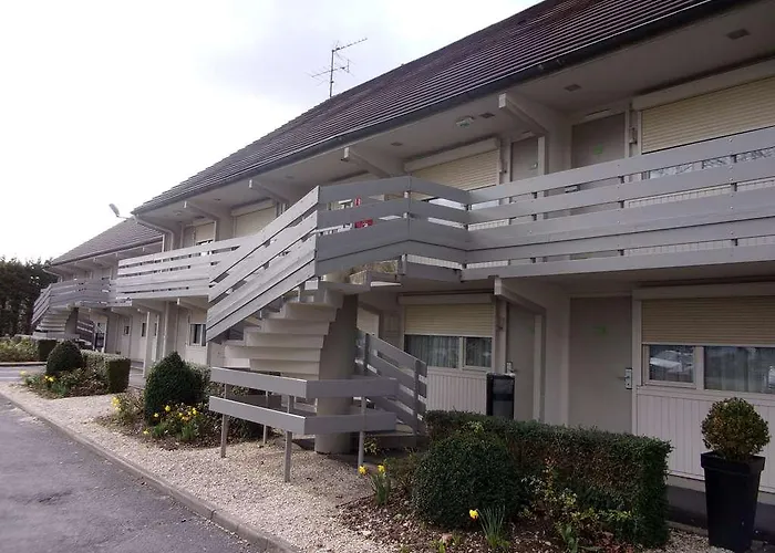 Campanile Шантийи