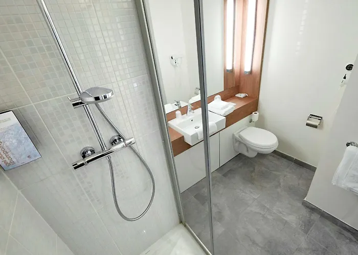 Campanile 3* Шантийи