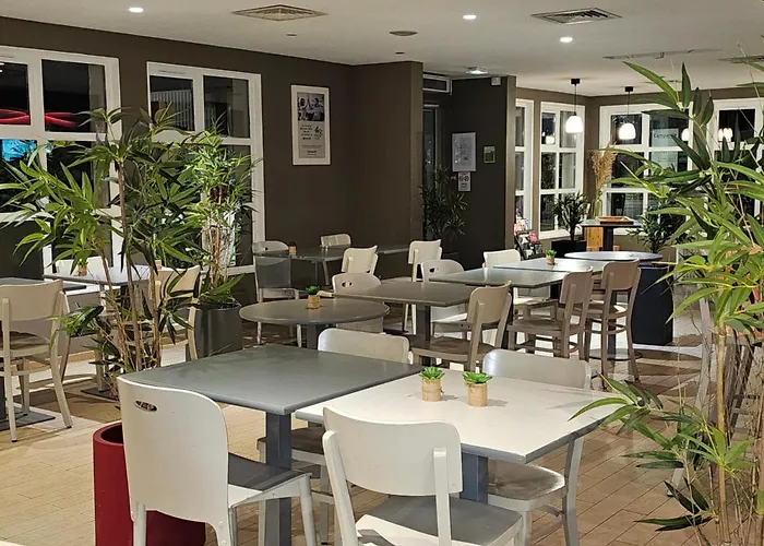 Hotel Campanile Chantilly