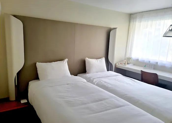 Campanile Шантийи