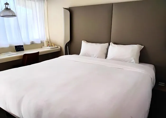 Hotel Campanile Chantilly