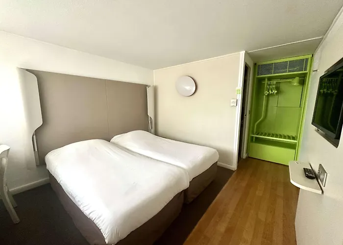 Campanile Шантийи