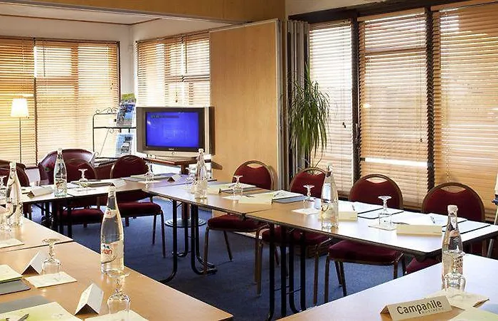 Отель Campanile